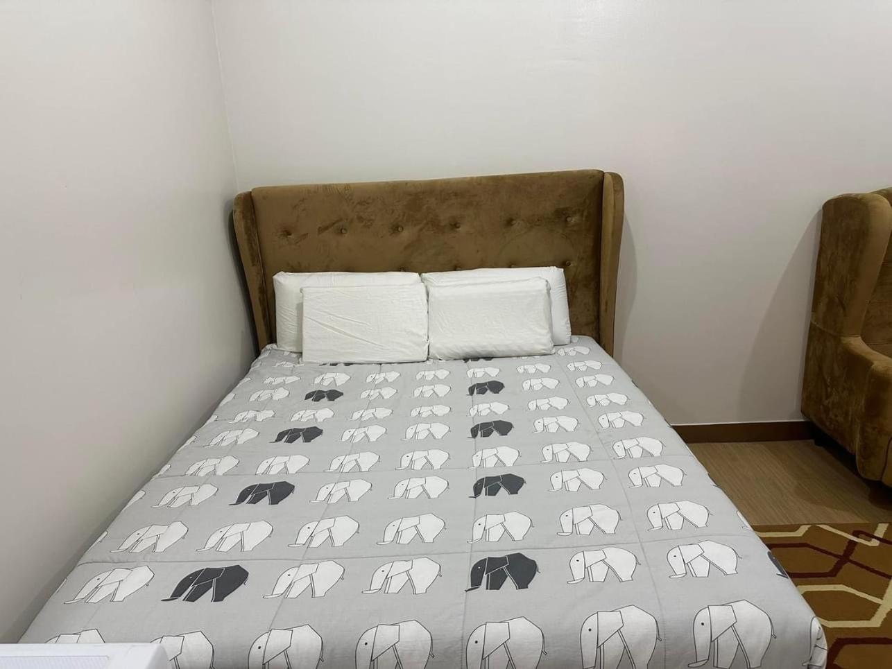 Starlight Suites Trece Martires Exterior photo