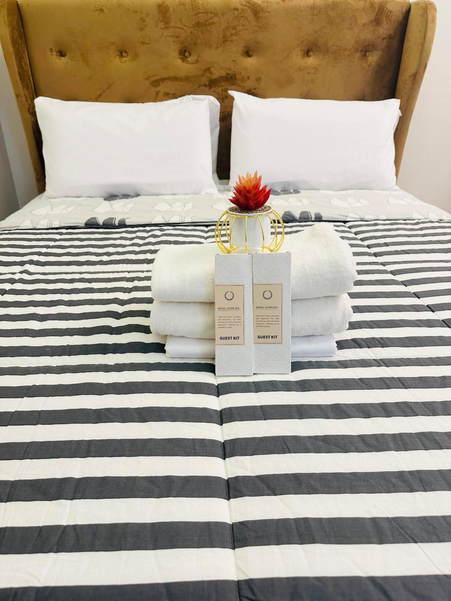 Starlight Suites Trece Martires Exterior photo